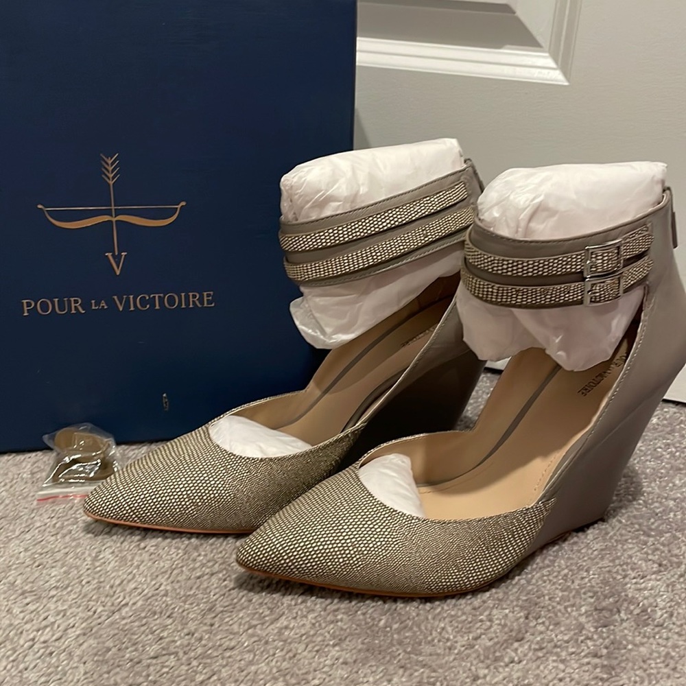 Pour La Victoire Lydia Gray Lizard Ankle Wrap Wedges